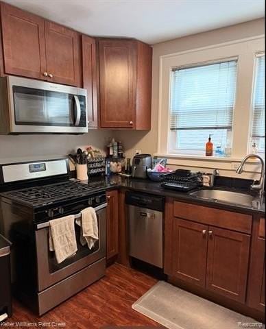 909 Knowles St - Photo 2 of 6