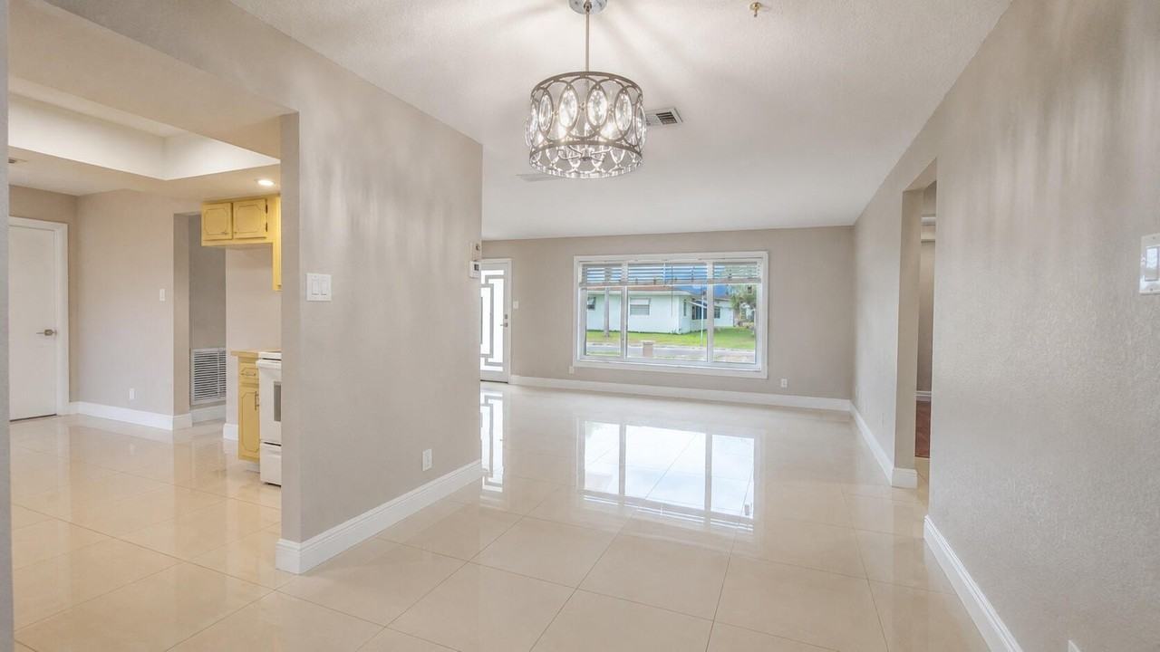 7180 Nw 10th Ct - Photo 7 of 32