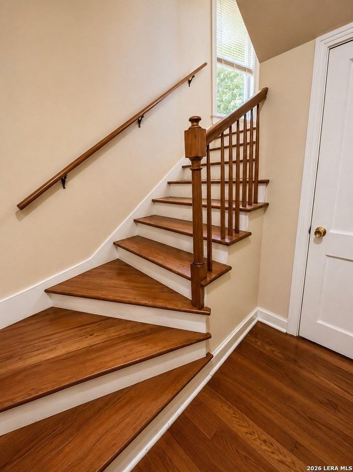 463 Bryn Mawr Dr - Photo 3 of 23