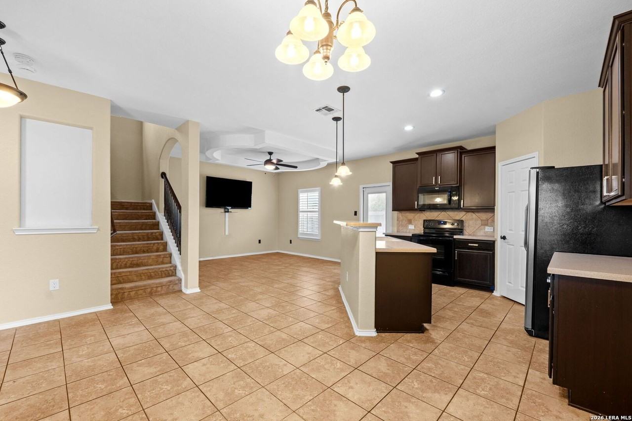 11426 Roadrunner - Photo 2 of 20