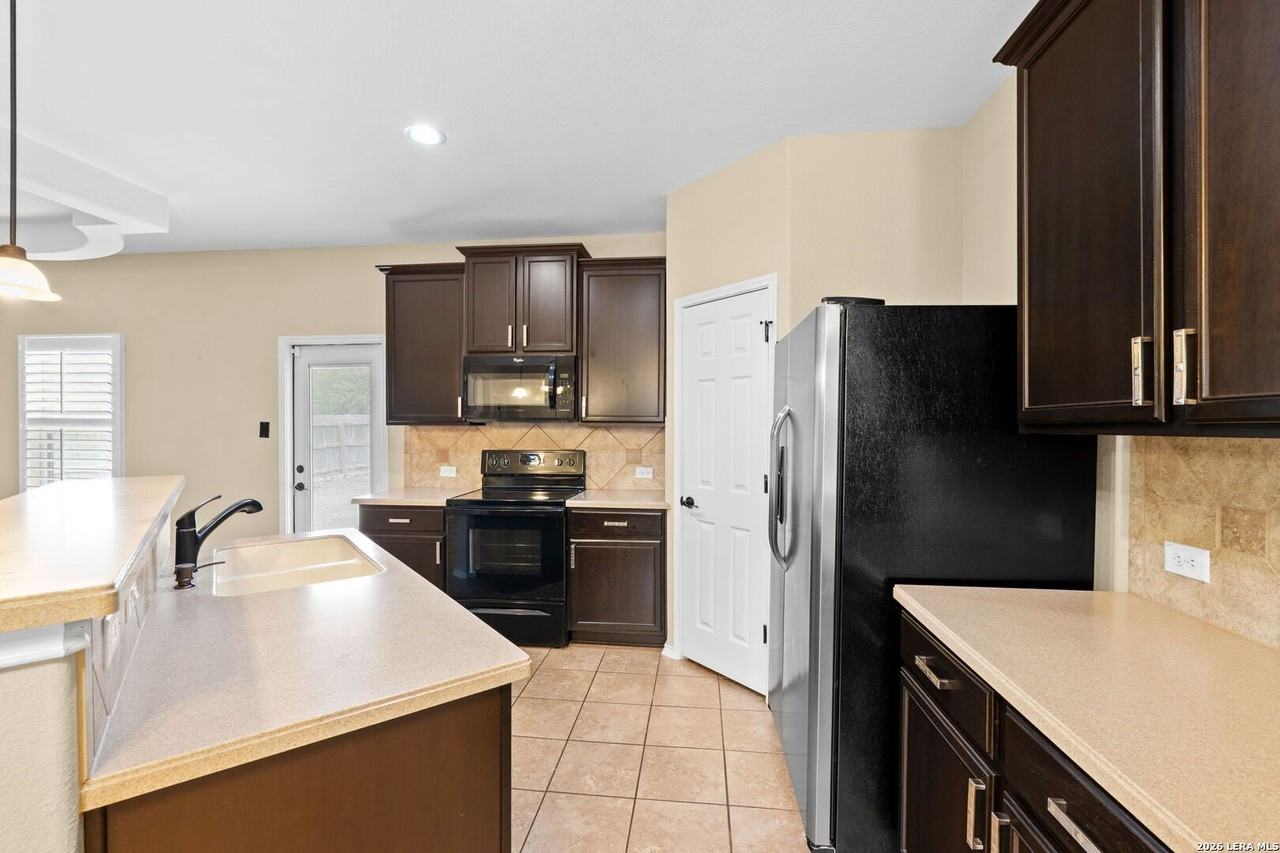 11426 Roadrunner - Photo 7 of 20