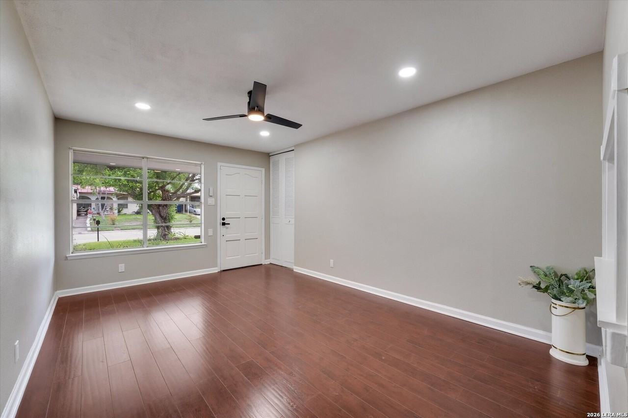 5346 San Benito Dr - Photo 3 of 31