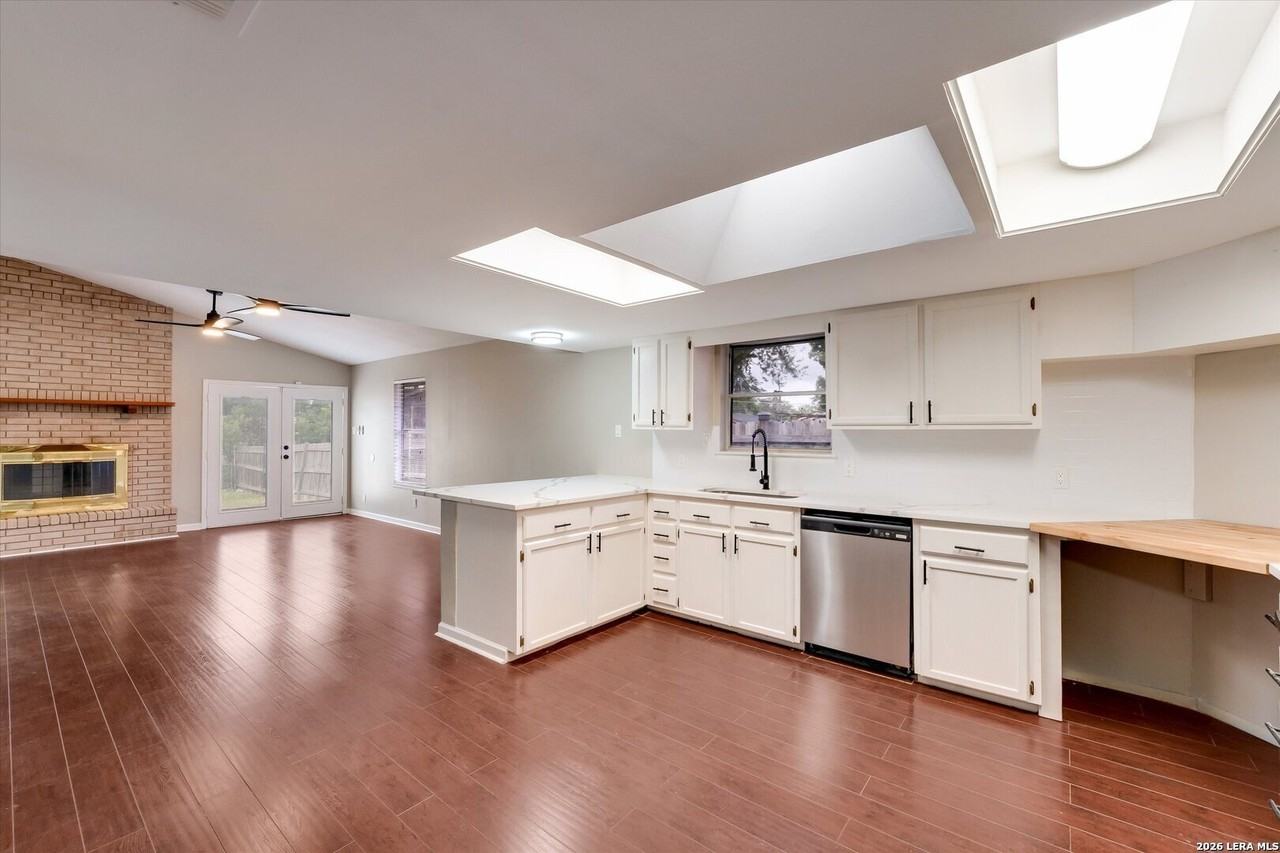 5346 San Benito Dr - Photo 4 of 31