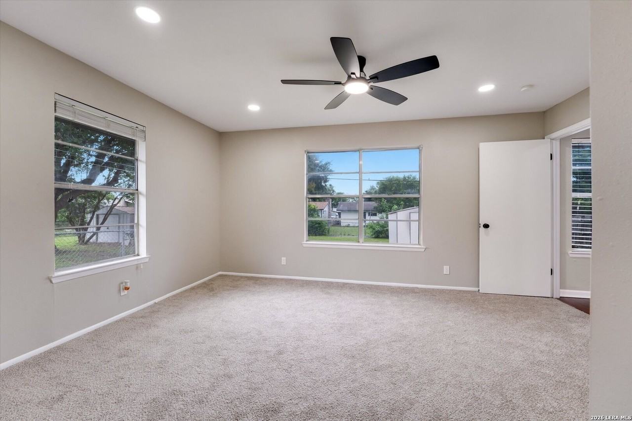 5346 San Benito Dr - Photo 6 of 31