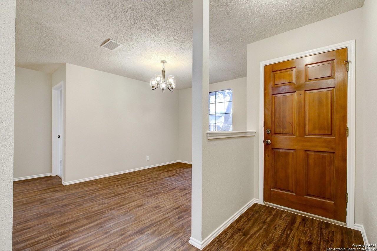 11823 Adriana Maria - Photo 2 of 28