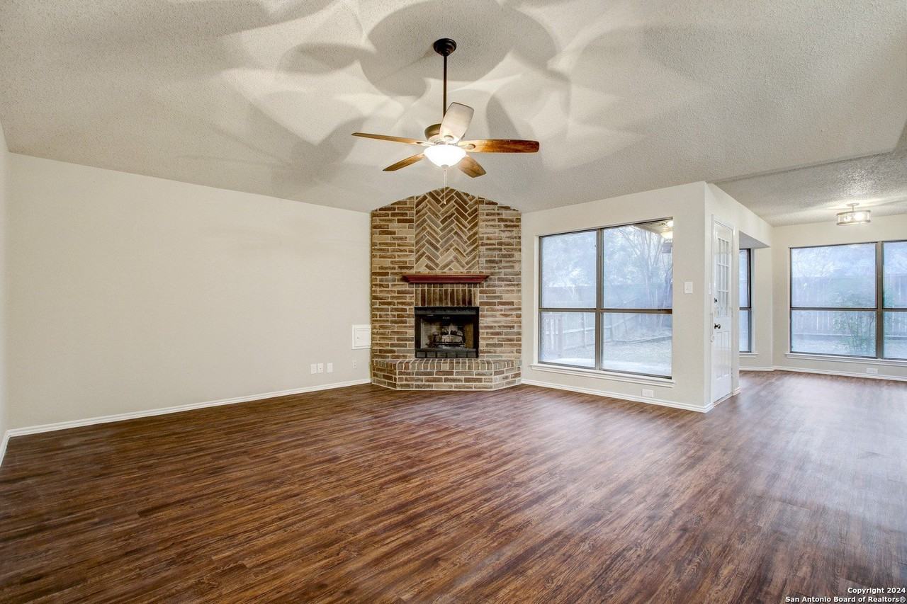 11823 Adriana Maria - Photo 5 of 28