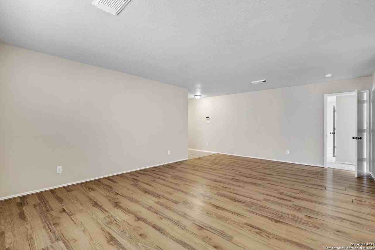 10331 Manor Crk - Photo 2 of 29