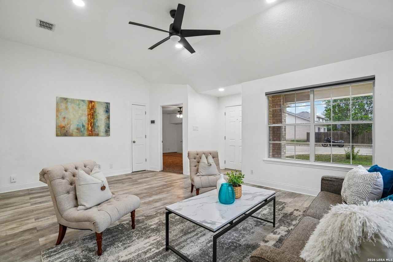 1722 Coxwold Ct - Photo 6 of 27