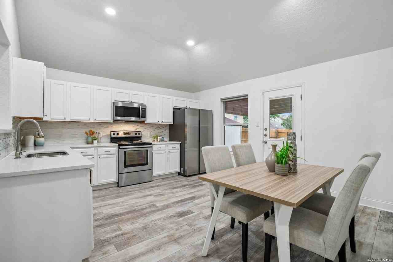 1722 Coxwold Ct - Photo 7 of 27