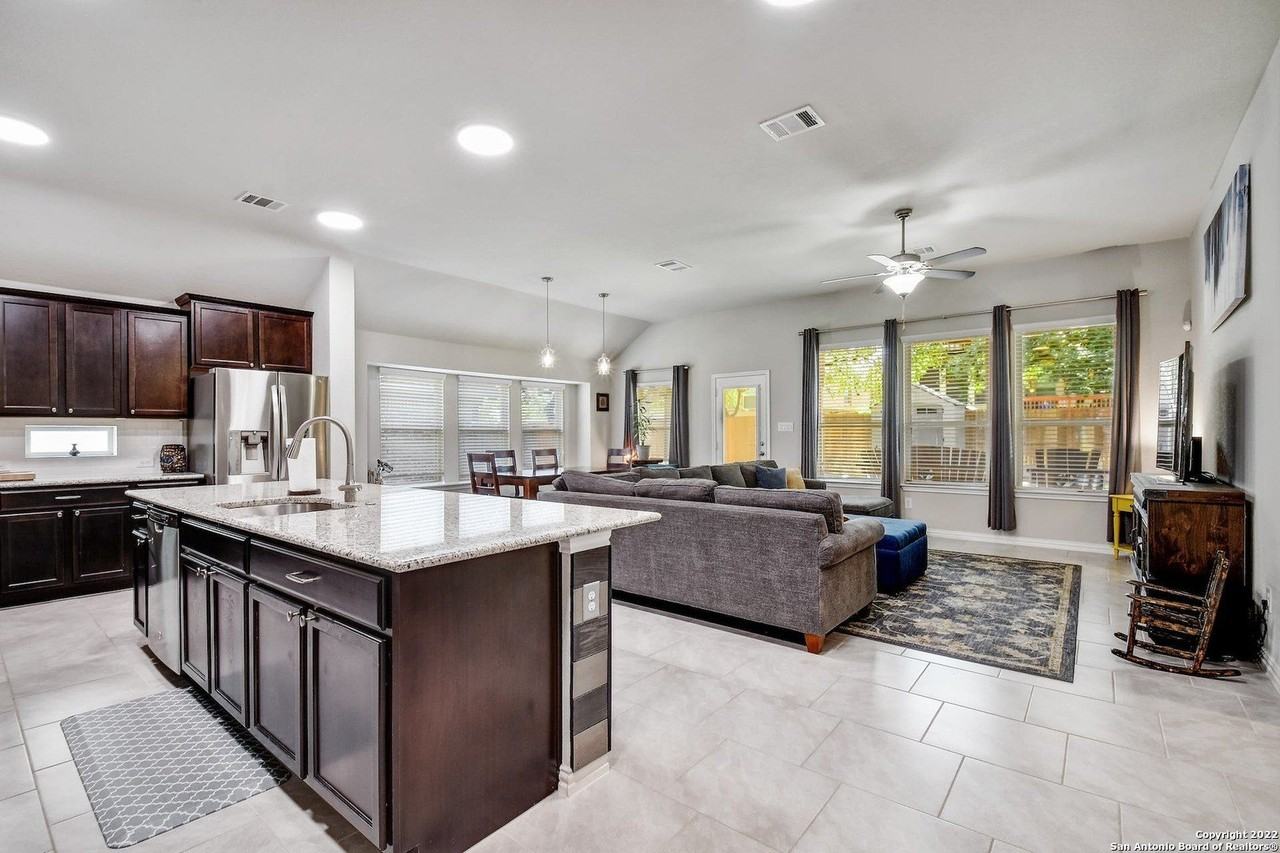 703 Decathlon St - Photo 4 of 26