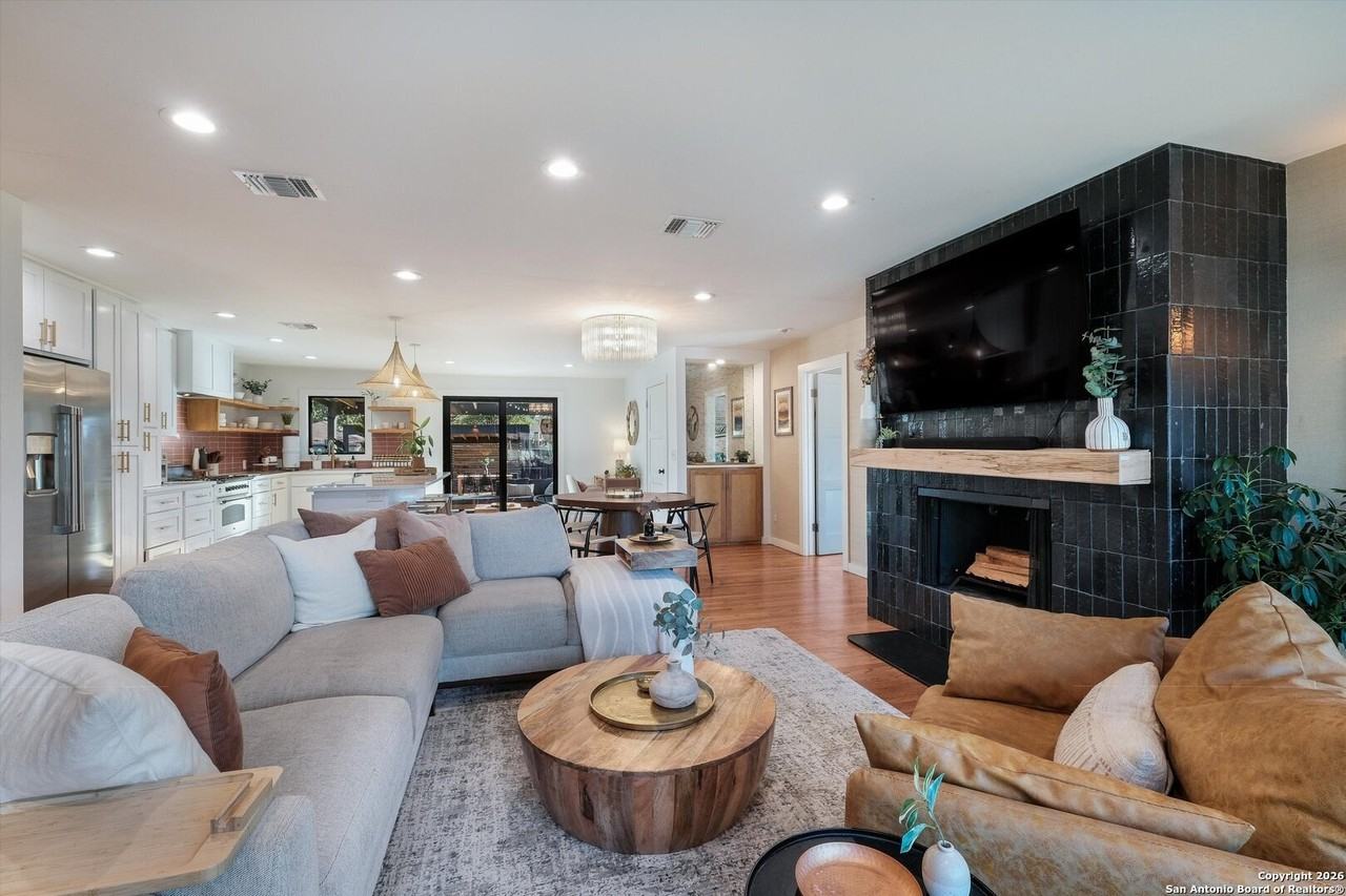 130 Brees Blvd - Photo 3 of 19