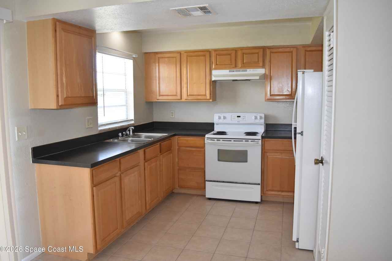 3134 Edgewood Dr Ne - Photo 5 of 27