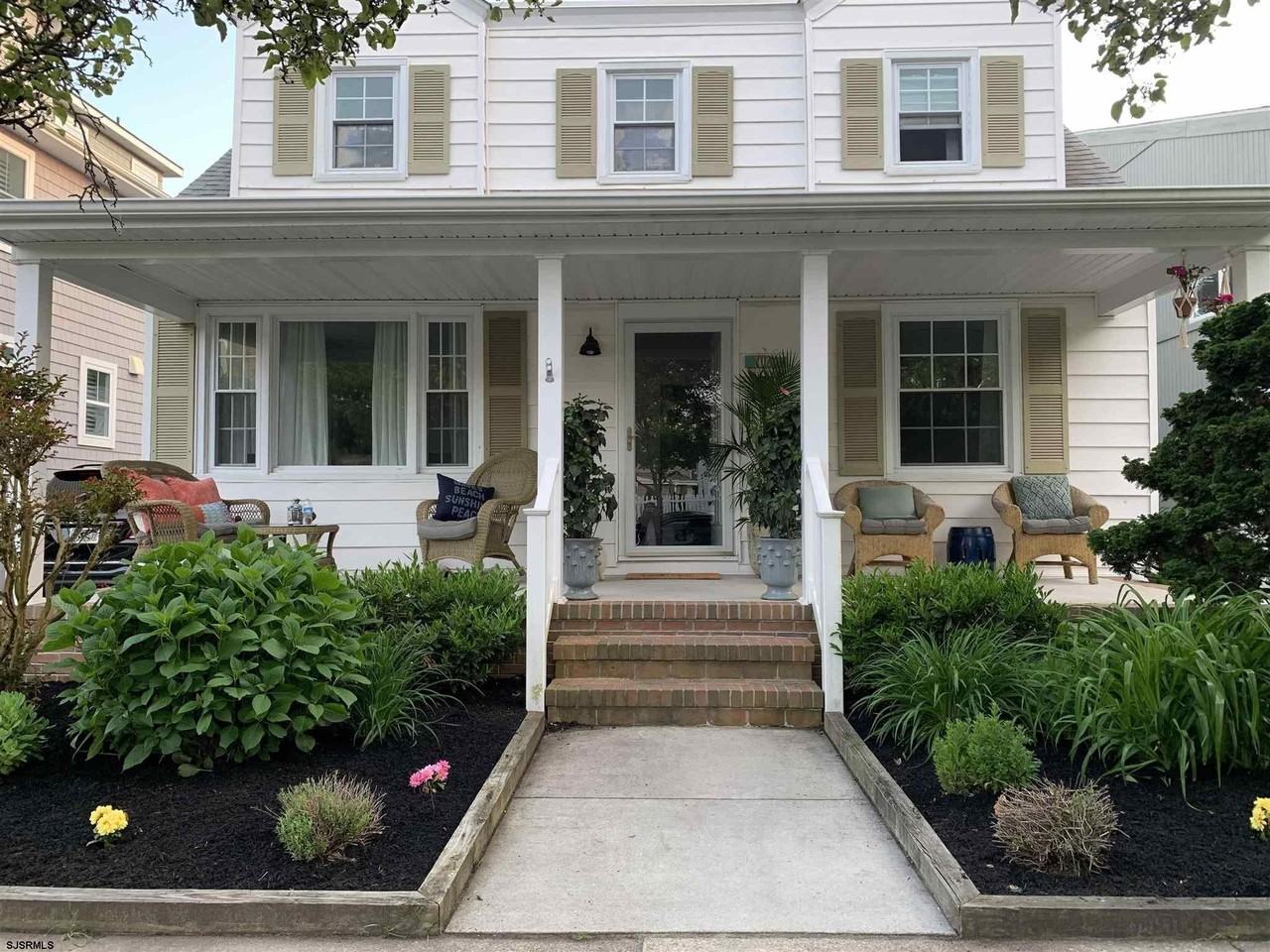 110 N Pembroke Ave - Photo 3 of 25