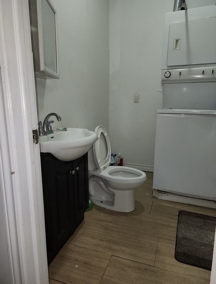 39 Victoria Street West #1 - Photo 2 of 8