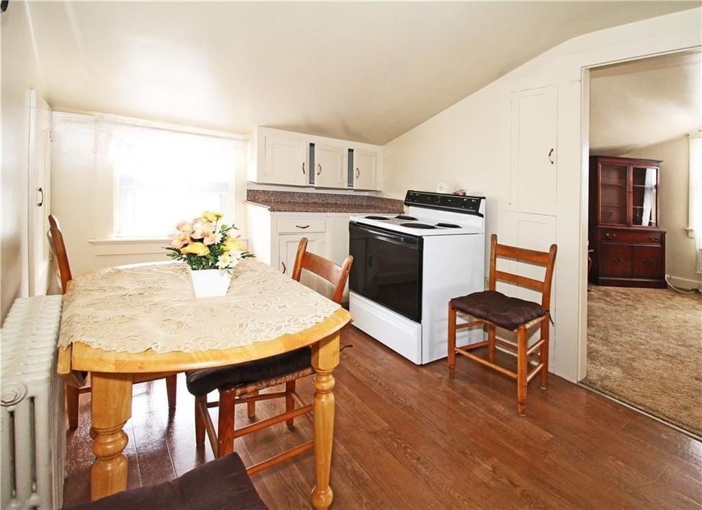 563 Aquidneck Ave - Photo 5 of 16