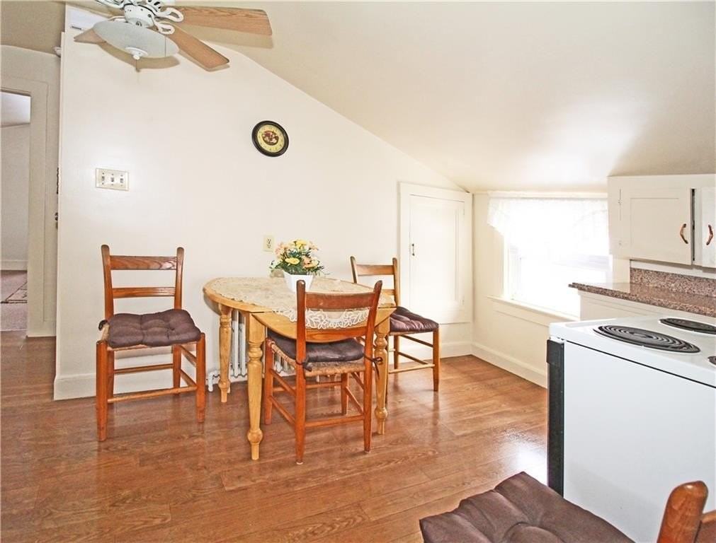 563 Aquidneck Ave - Photo 6 of 16
