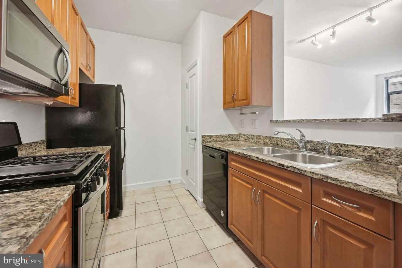 1111 25th St Nw #302 - Photo 4 of 24