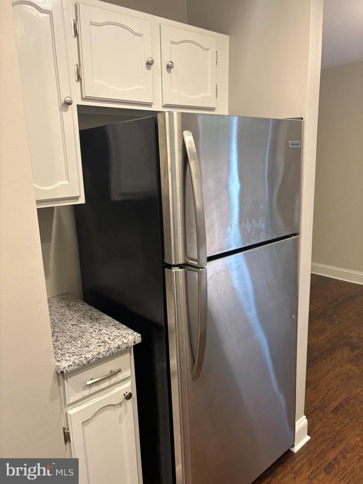 1318 Alderton Ln - Photo 4 of 21