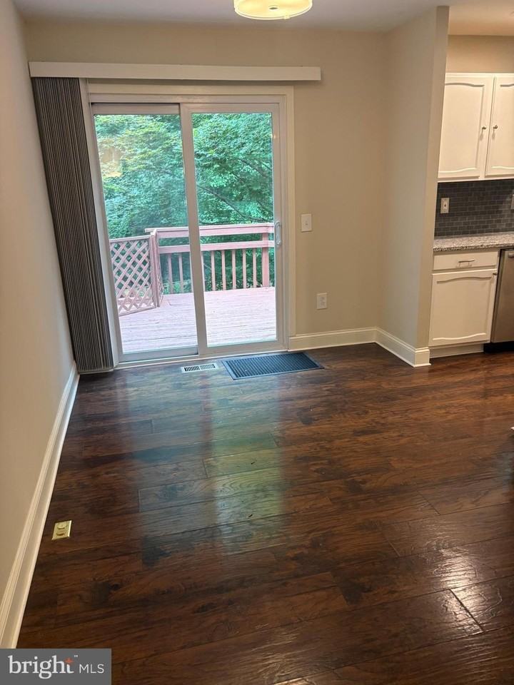 1318 Alderton Ln - Photo 5 of 21
