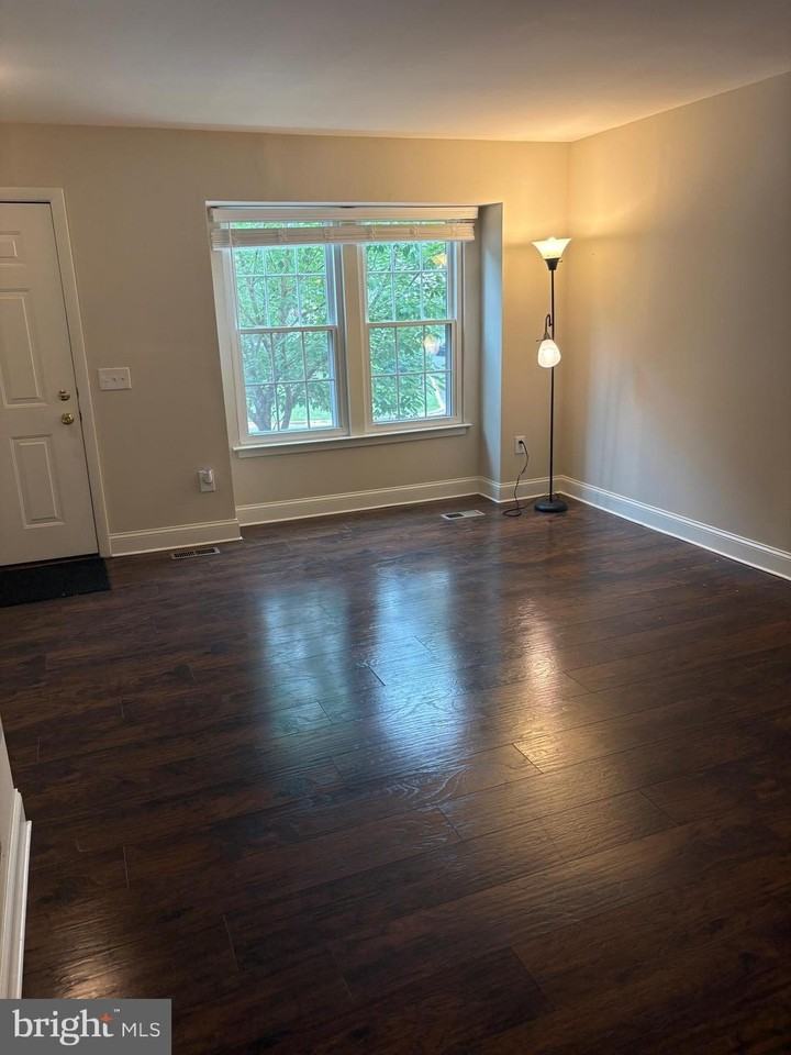 1318 Alderton Ln - Photo 6 of 21