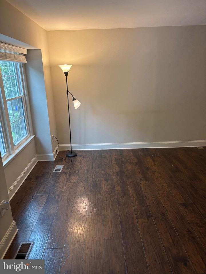 1318 Alderton Ln - Photo 7 of 21