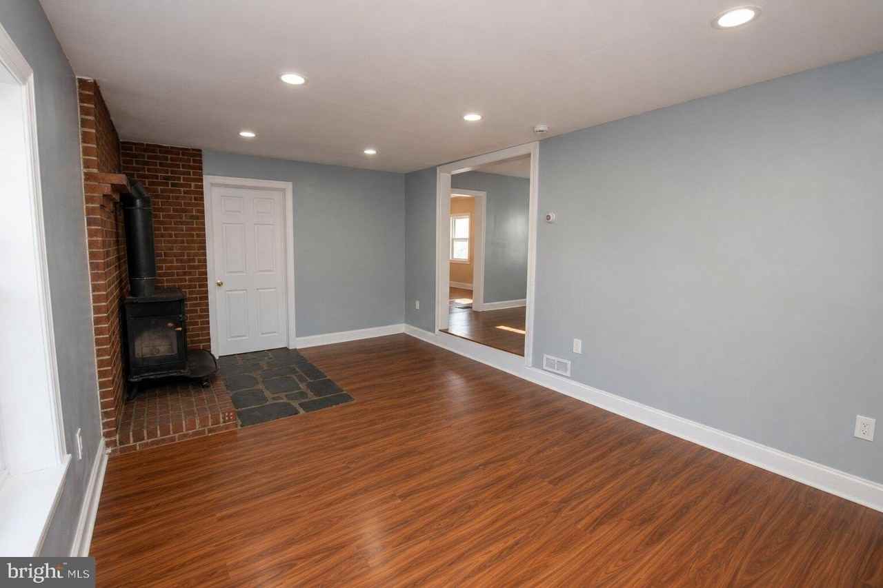 606 Green St - Photo 3 of 30