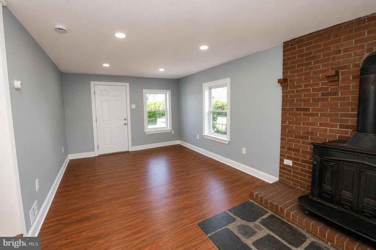 606 Green St - Photo 4 of 30