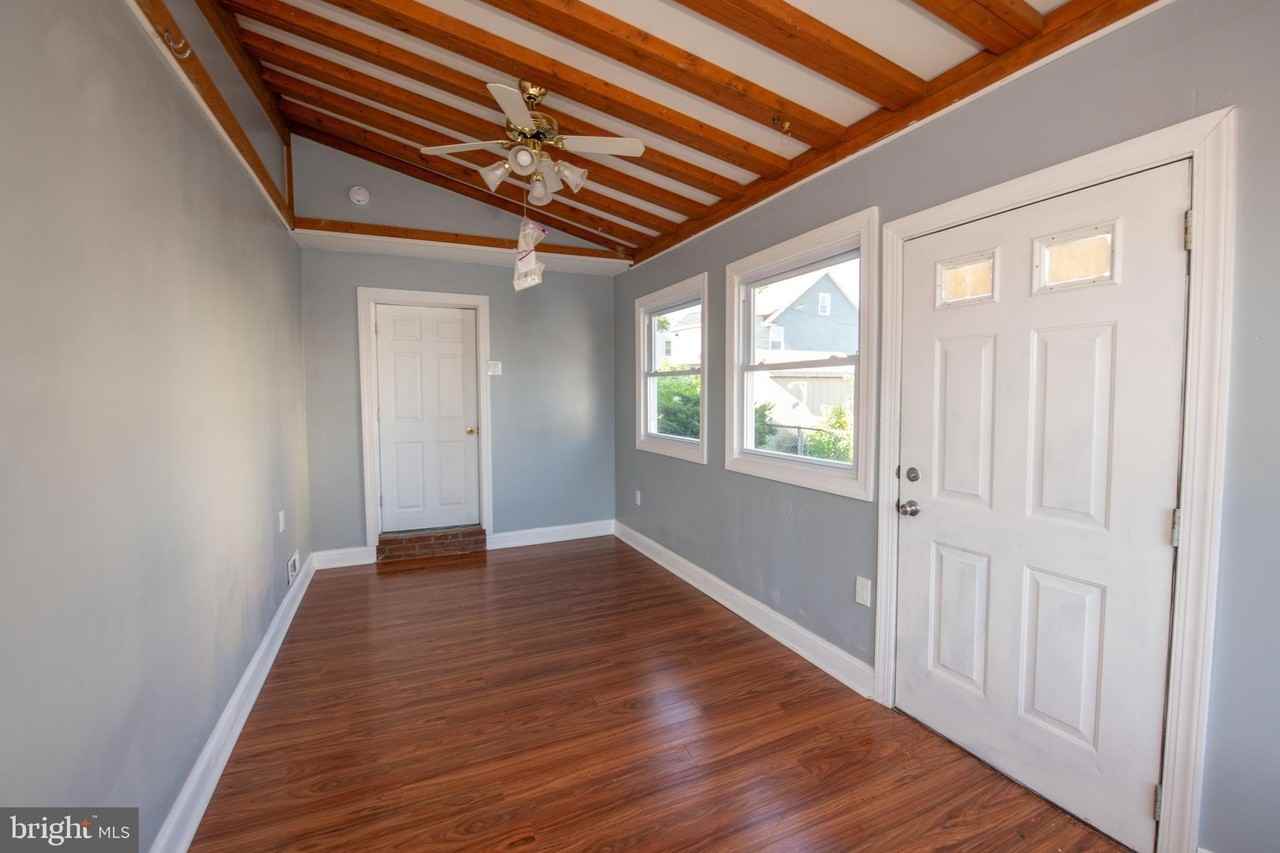 606 Green St - Photo 7 of 30