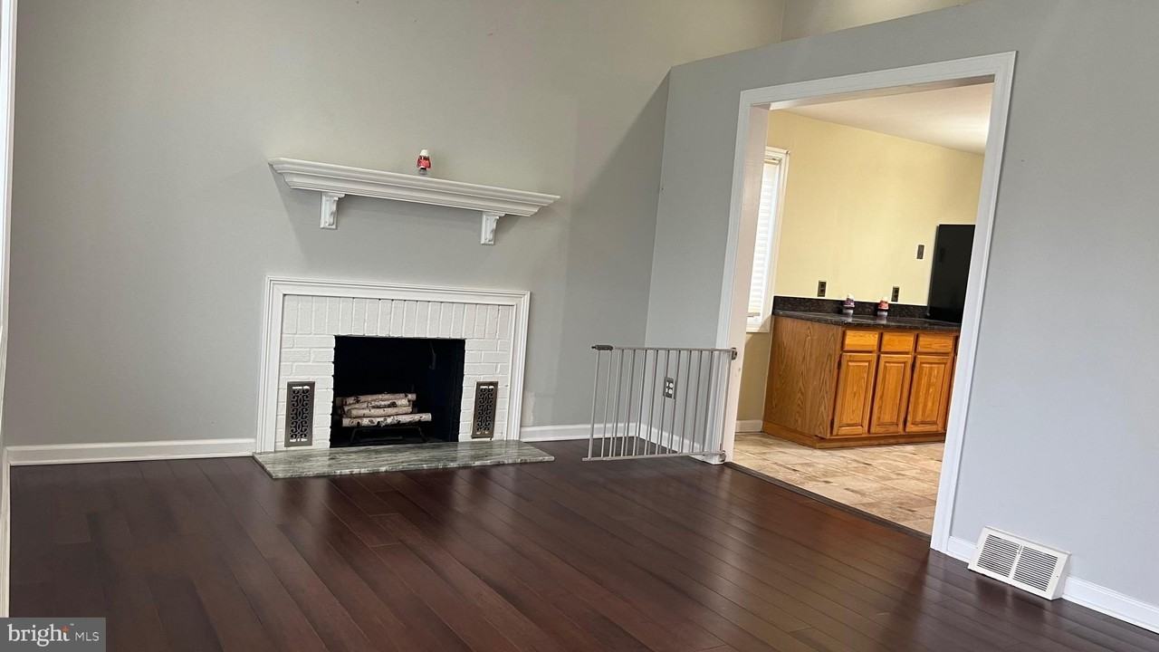 319 E South Ave - Photo 4 of 23