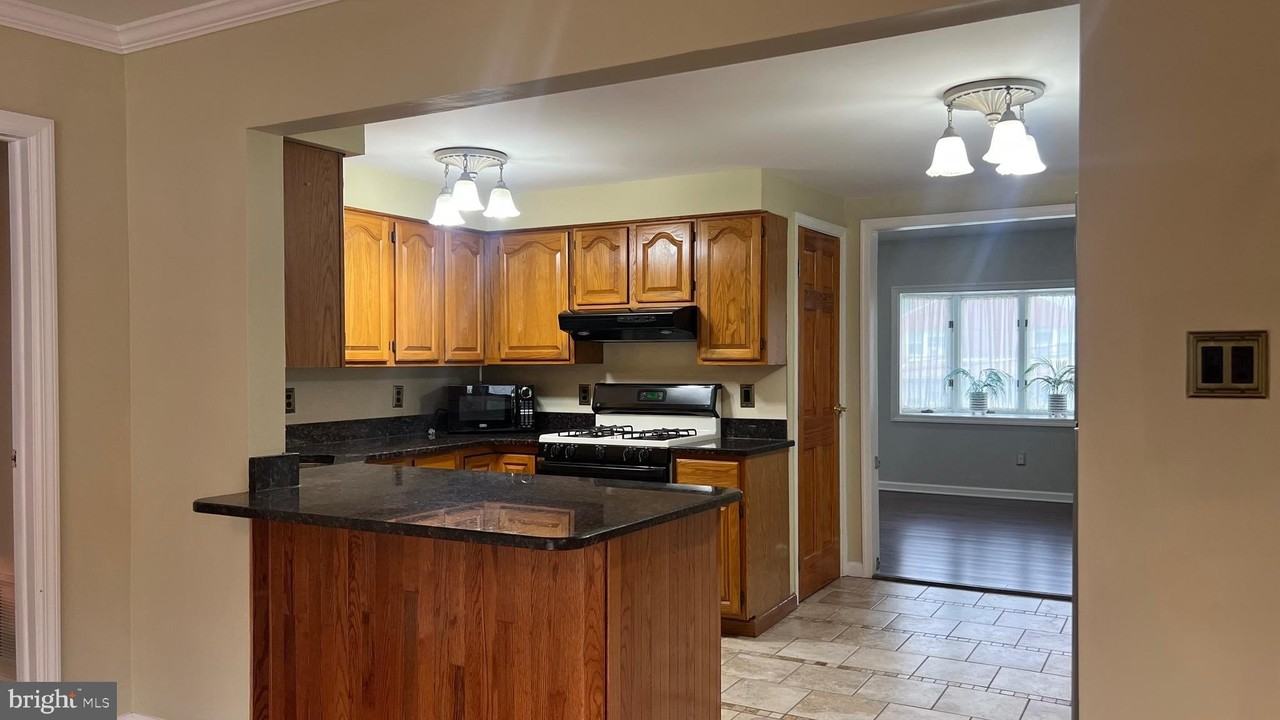 319 E South Ave - Photo 6 of 23