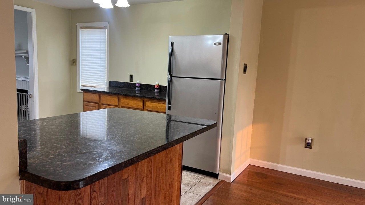 319 E South Ave - Photo 7 of 23