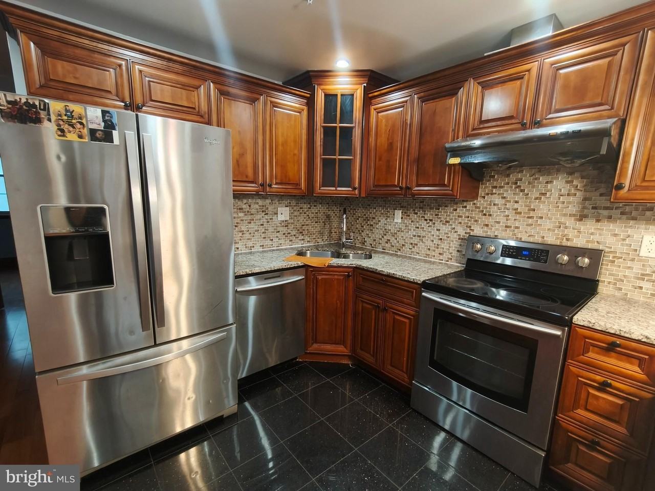 1106 Wallace St #B - Photo 3 of 28