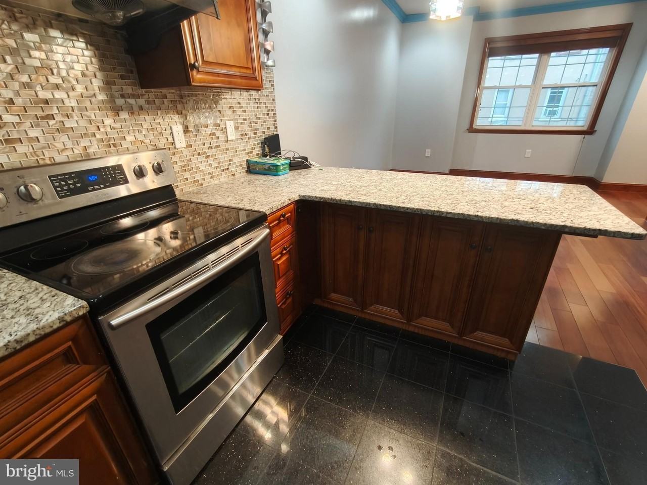 1106 Wallace St #B - Photo 4 of 28
