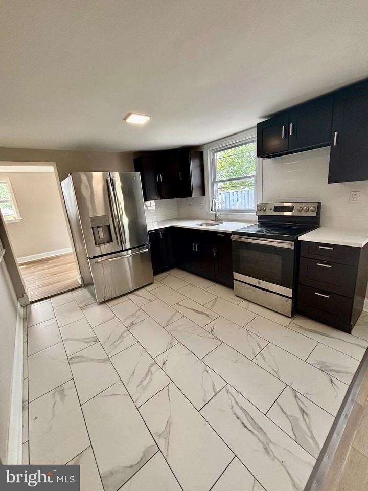 6828 Oxford Ave #2ndFL - Photo 4 of 17