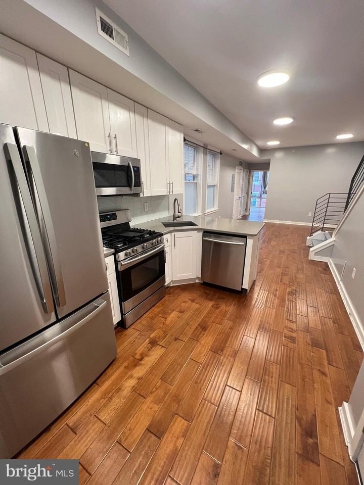 924 N 15th St #3 - Photo 2 of 20