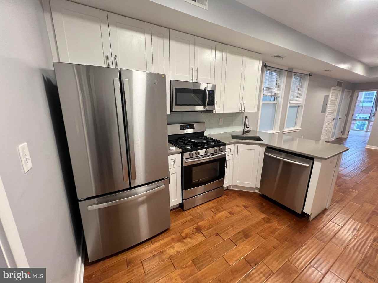 924 N 15th St #3 - Photo 3 of 20