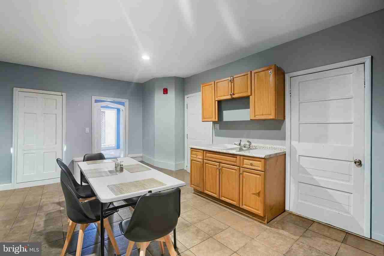 1705 Harrison St #1 - Photo 2 of 7