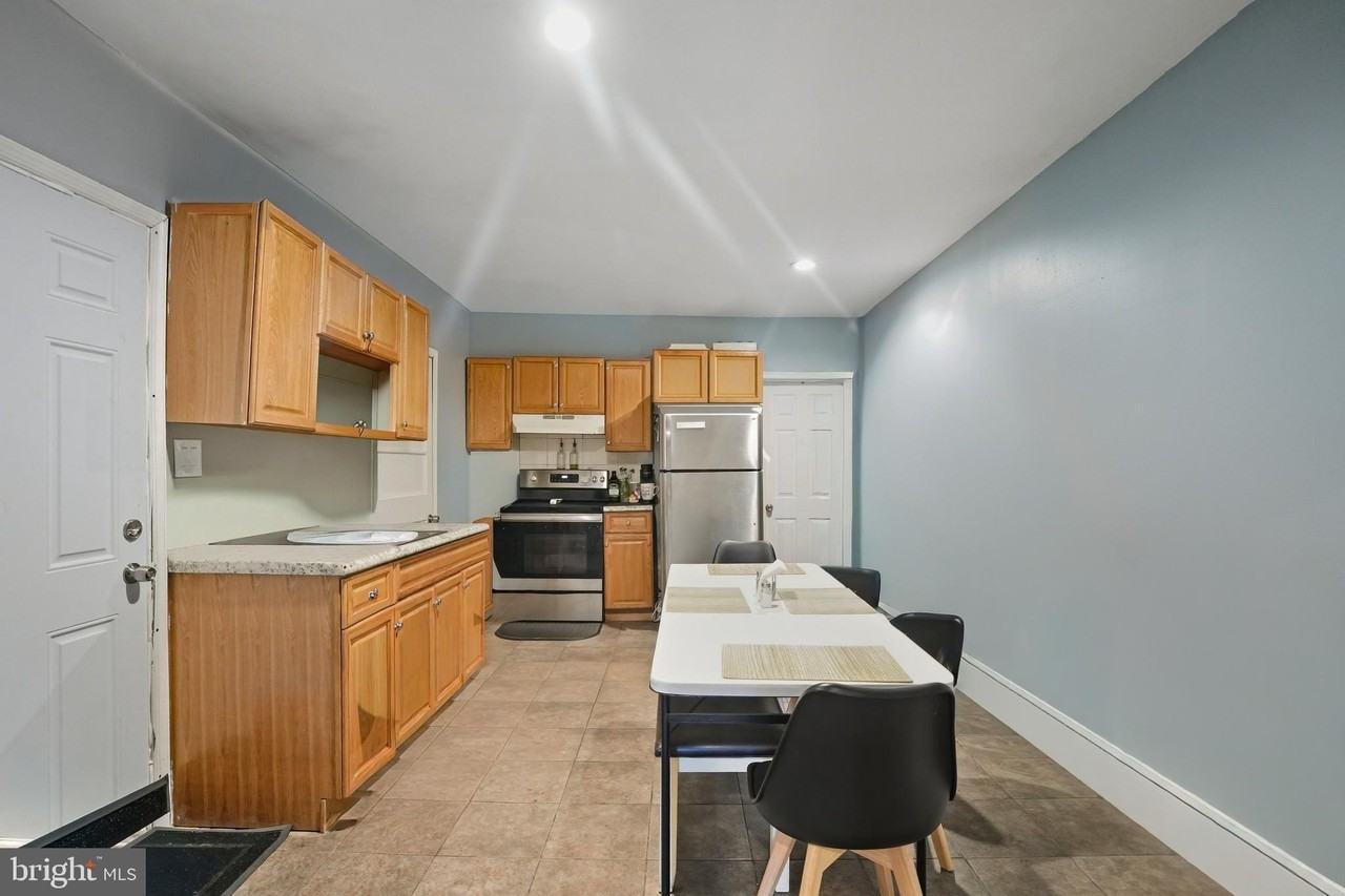 1705 Harrison St #1 - Photo 3 of 7