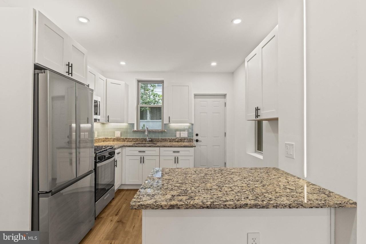 2514 S Bancroft St - Photo 4 of 28