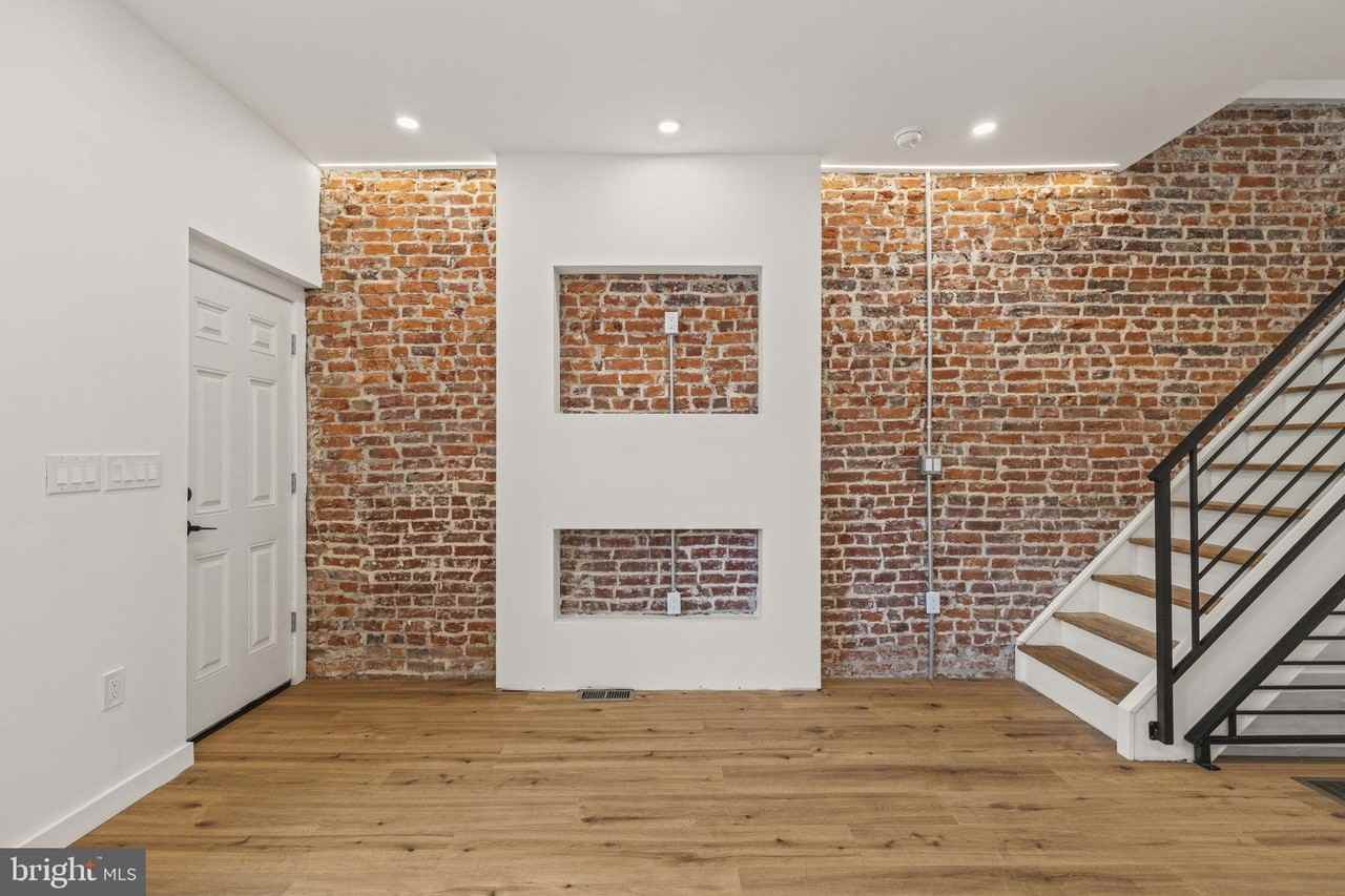 2514 S Bancroft St - Photo 6 of 28