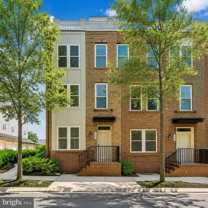 1121 S Lincoln St - Photo 1 of 1