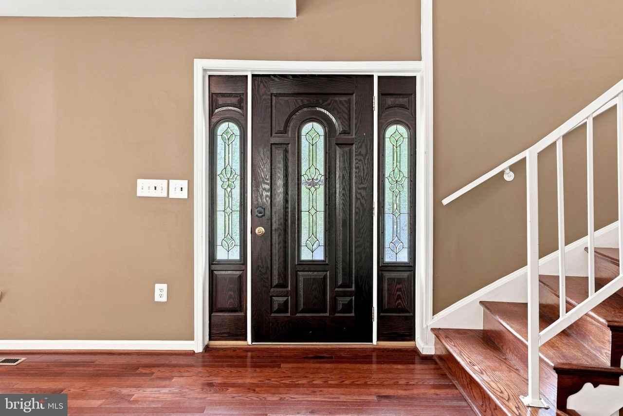 8916 Rugby Rd - Photo 4 of 50
