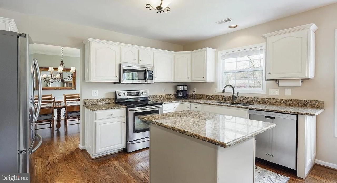 12936 Crews Ct - Photo 6 of 43