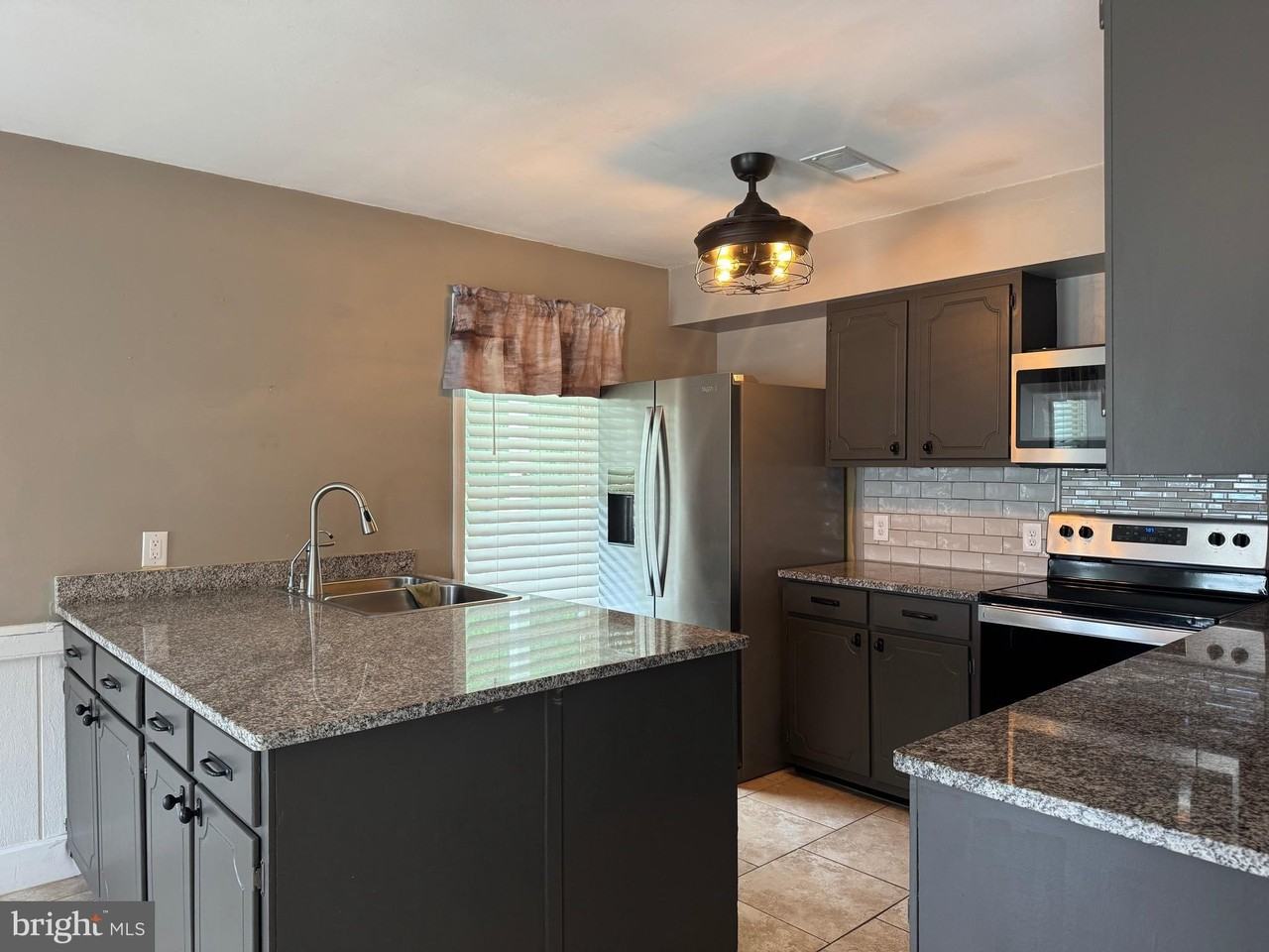 1399 Lost Rd - Photo 4 of 50