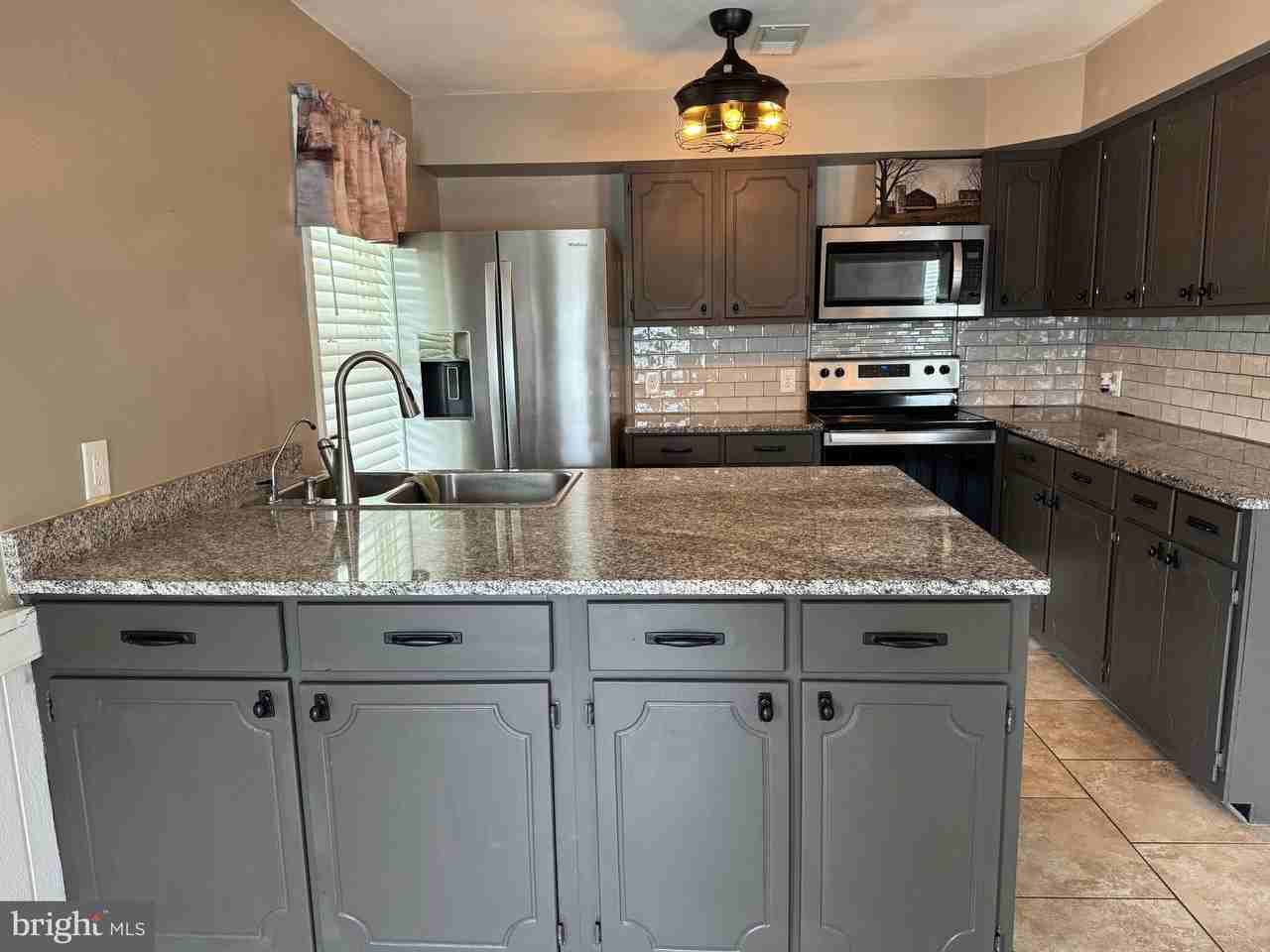 1399 Lost Rd - Photo 5 of 50