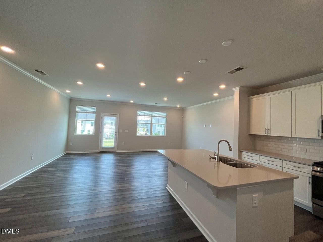 5047 Tura St - Photo 7 of 35