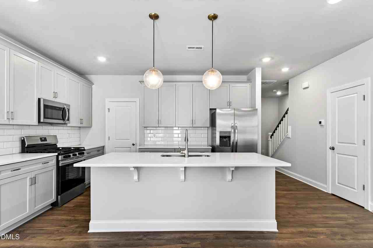 801 Portland Rose Dr - Photo 3 of 38