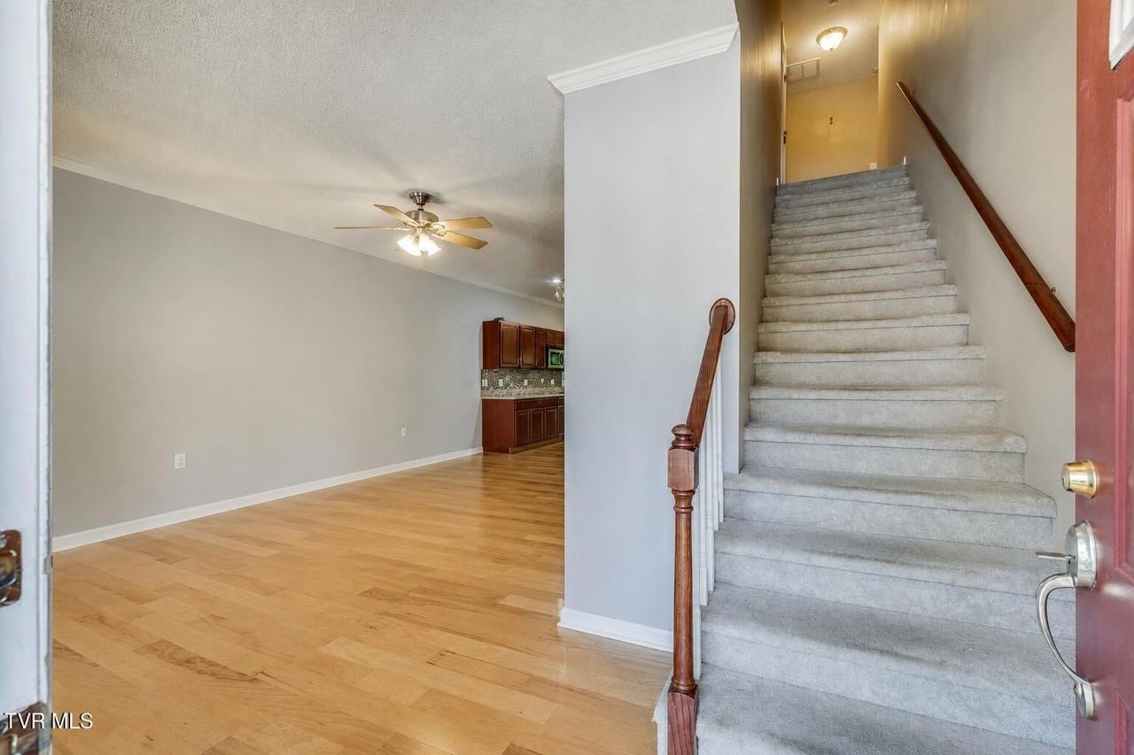 28 Cherokee Ridge Ct - Photo 4 of 29