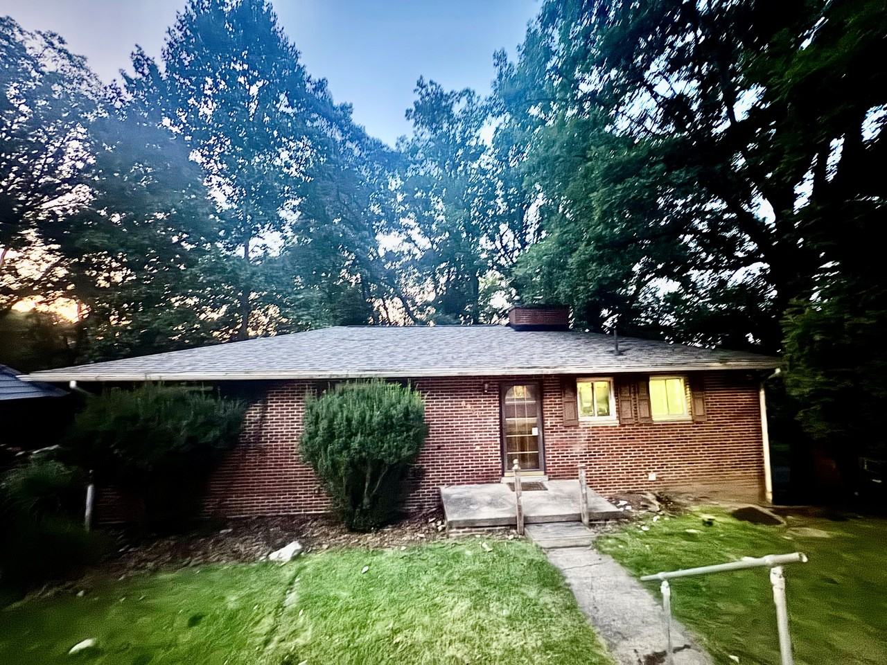 690 Gordon Dr #1