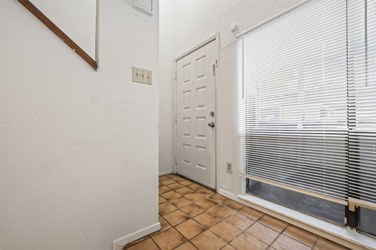 9435 Pagewood Ln - Photo 4 of 43